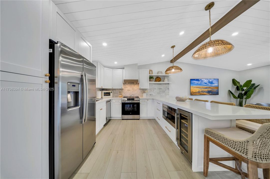 出租: $11,500 (4 贝兹, 3 浴室, 1800 平方英尺)