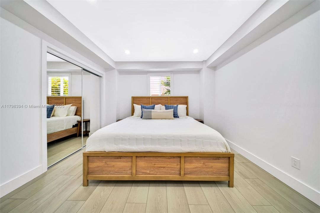 出租: $11,500 (4 贝兹, 3 浴室, 1800 平方英尺)