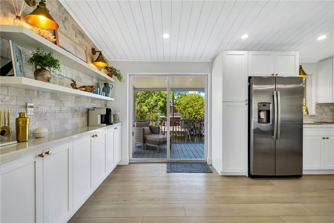 出租: $11,500 (4 贝兹, 3 浴室, 1800 平方英尺)