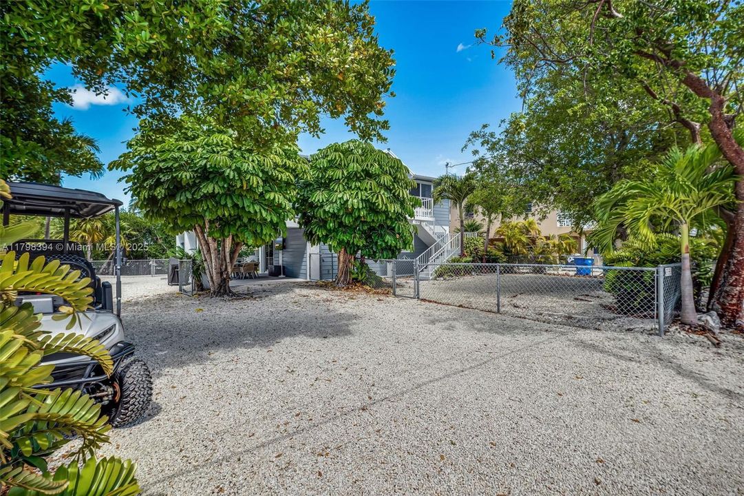 出租: $11,500 (4 贝兹, 3 浴室, 1800 平方英尺)