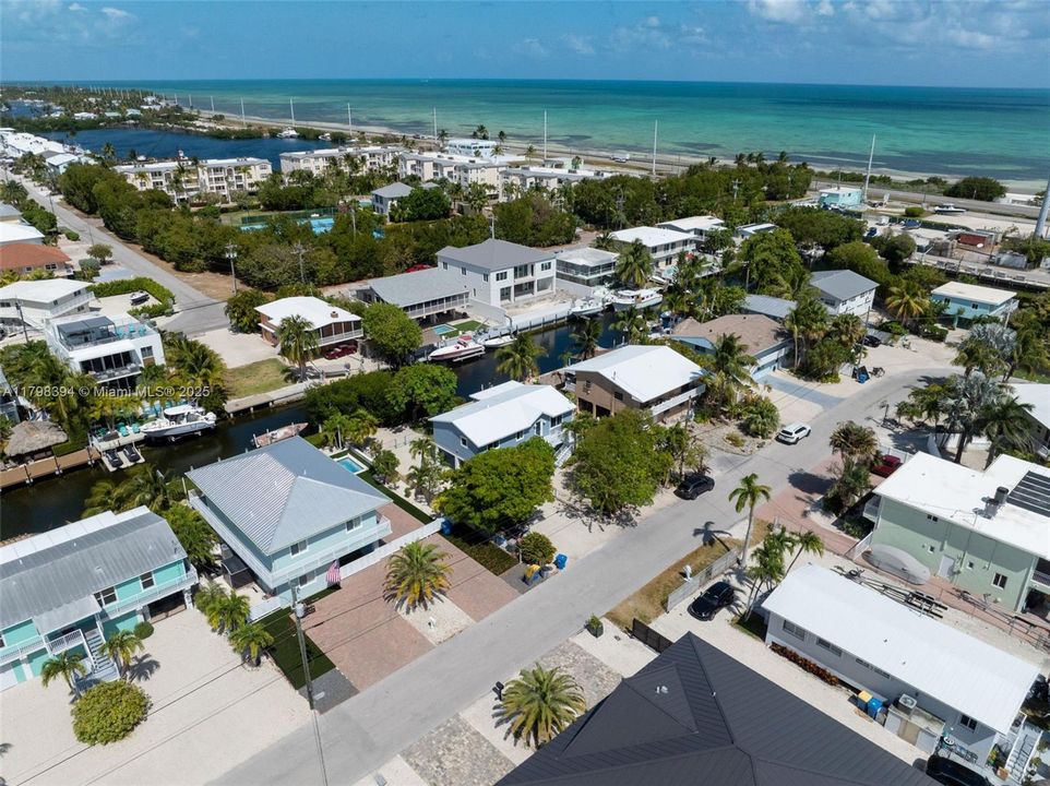 出租: $11,500 (4 贝兹, 3 浴室, 1800 平方英尺)