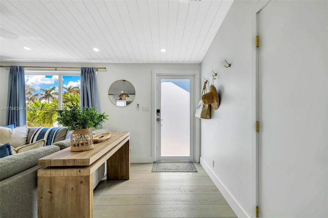 出租: $11,500 (4 贝兹, 3 浴室, 1800 平方英尺)