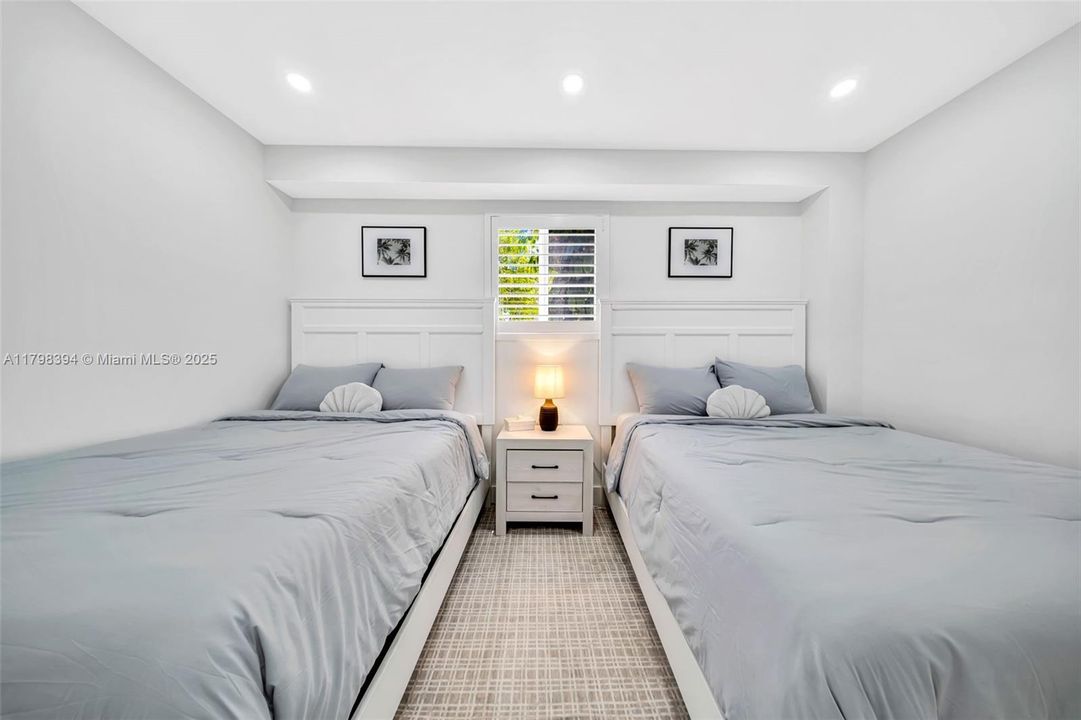 出租: $11,500 (4 贝兹, 3 浴室, 1800 平方英尺)