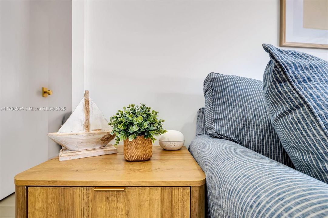 出租: $11,500 (4 贝兹, 3 浴室, 1800 平方英尺)