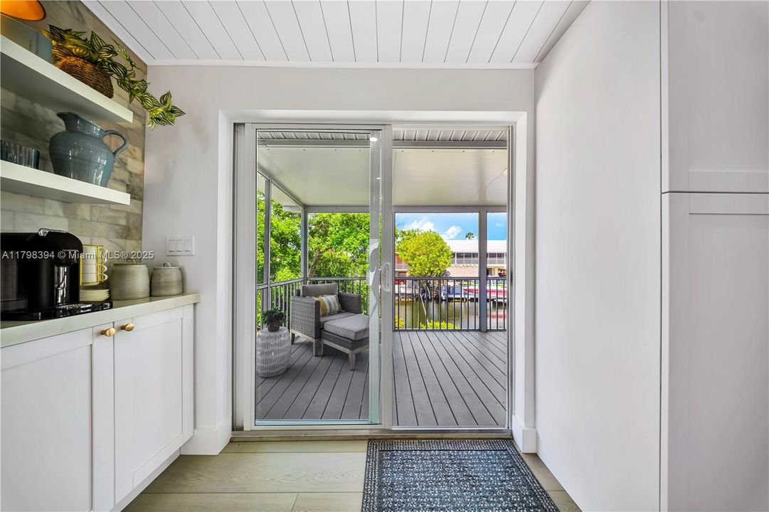 出租: $11,500 (4 贝兹, 3 浴室, 1800 平方英尺)