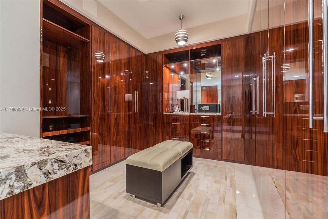 На продажу: $9,999,000 (3 спален, 3 ванн, 2721 Квадратных фут)