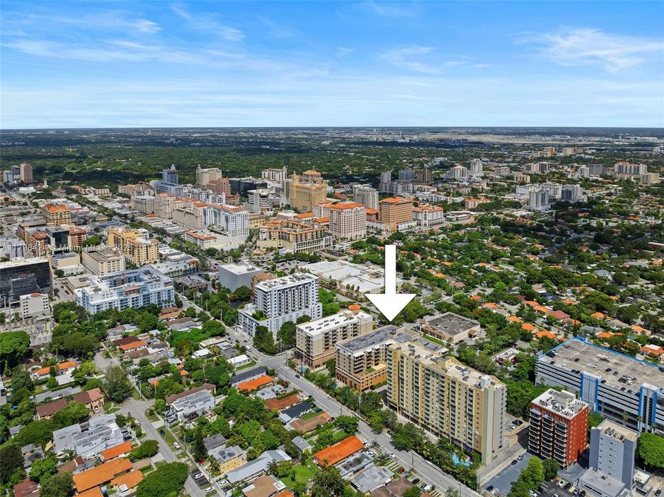 For Sale: $385,000 (1 beds, 1 baths, 714 Square Feet)