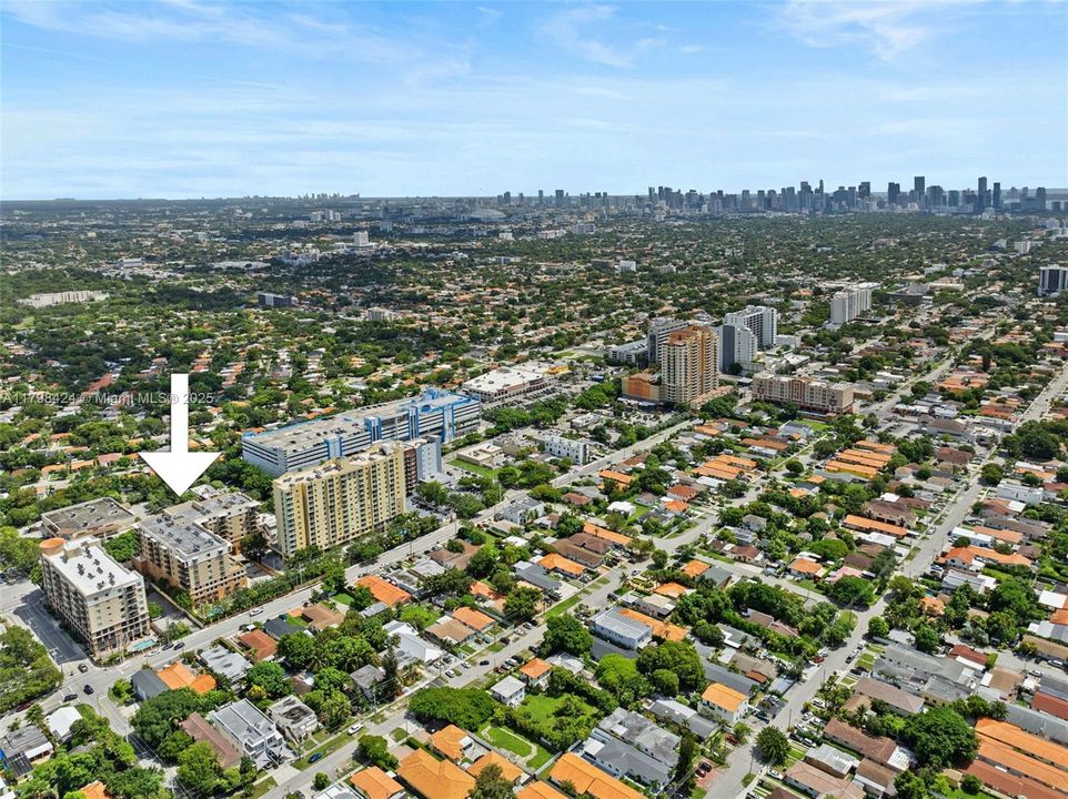 For Sale: $385,000 (1 beds, 1 baths, 714 Square Feet)