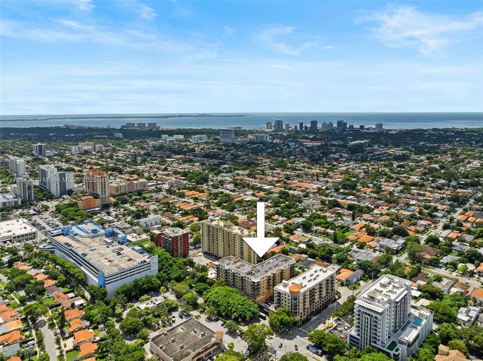 For Sale: $385,000 (1 beds, 1 baths, 714 Square Feet)