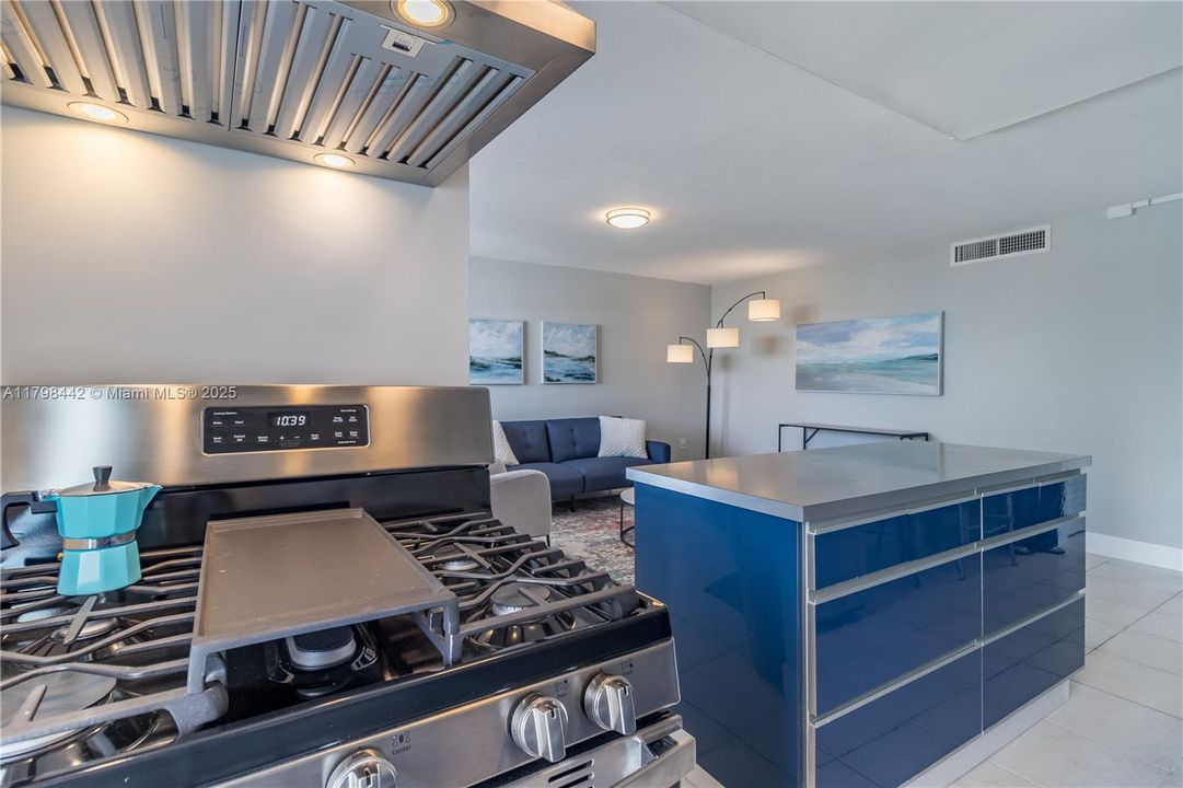 Recently Sold: $349,900 (1 beds, 1 baths, 630 Square Feet)