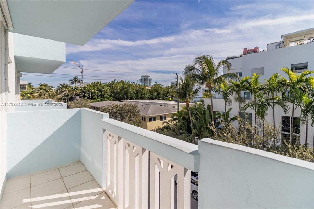 Recently Sold: $349,900 (1 beds, 1 baths, 630 Square Feet)