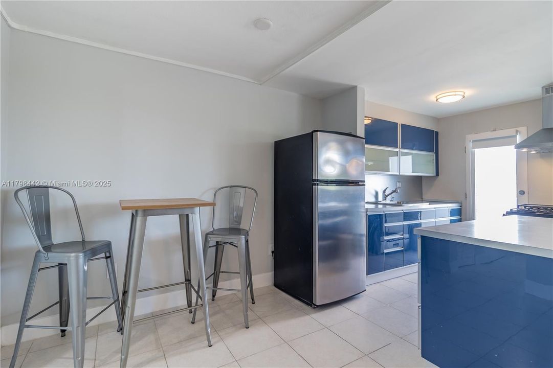 Recently Sold: $349,900 (1 beds, 1 baths, 630 Square Feet)