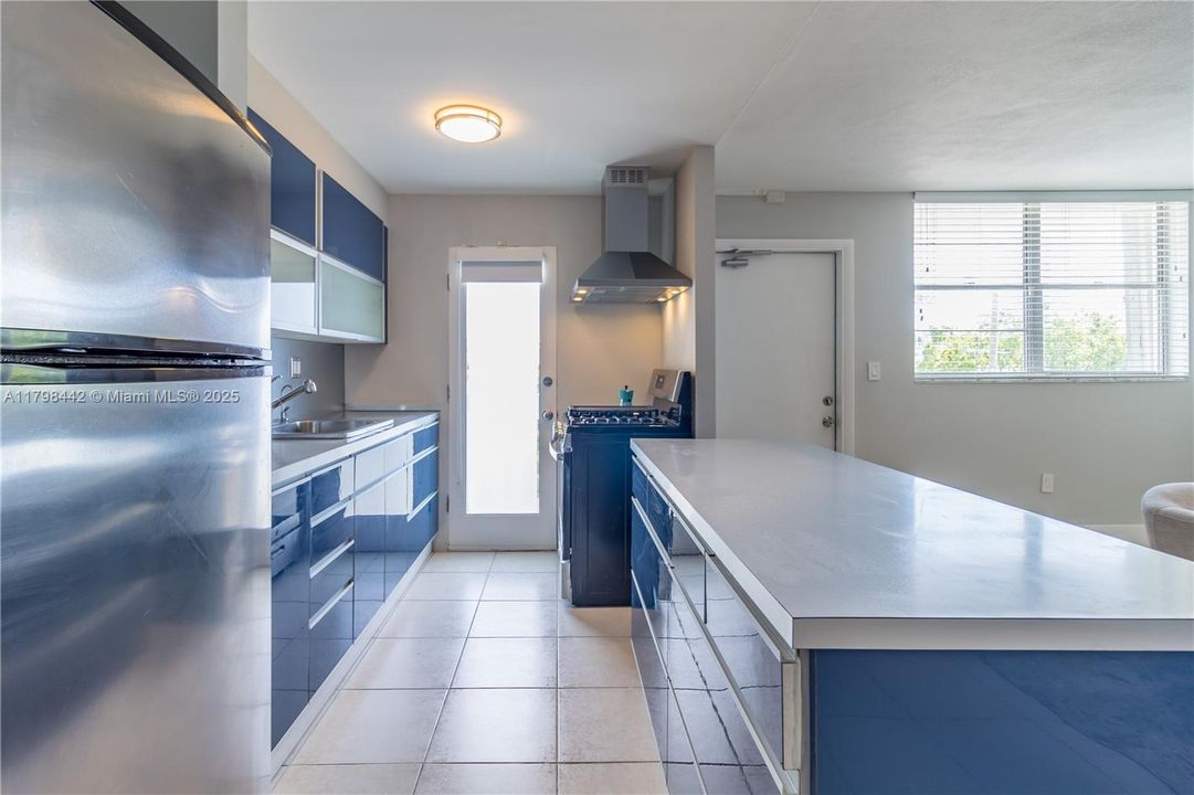 Recently Sold: $349,900 (1 beds, 1 baths, 630 Square Feet)