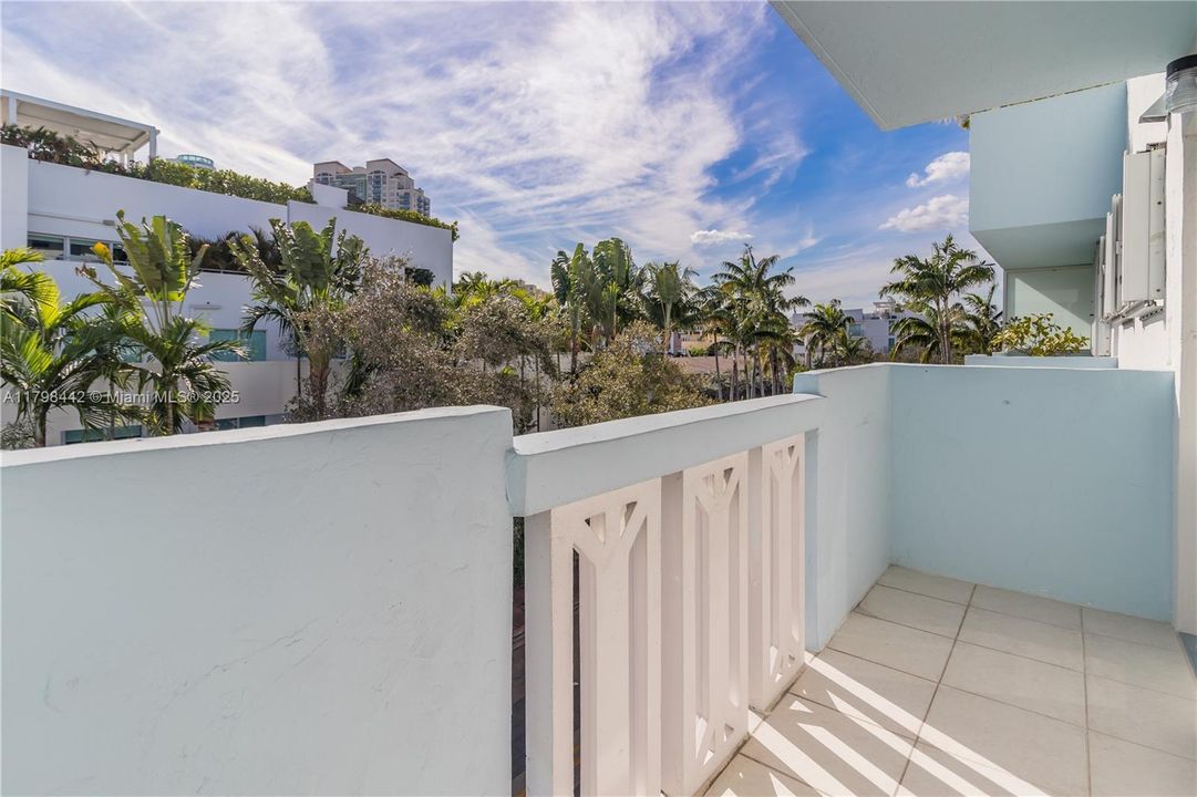 Recently Sold: $349,900 (1 beds, 1 baths, 630 Square Feet)