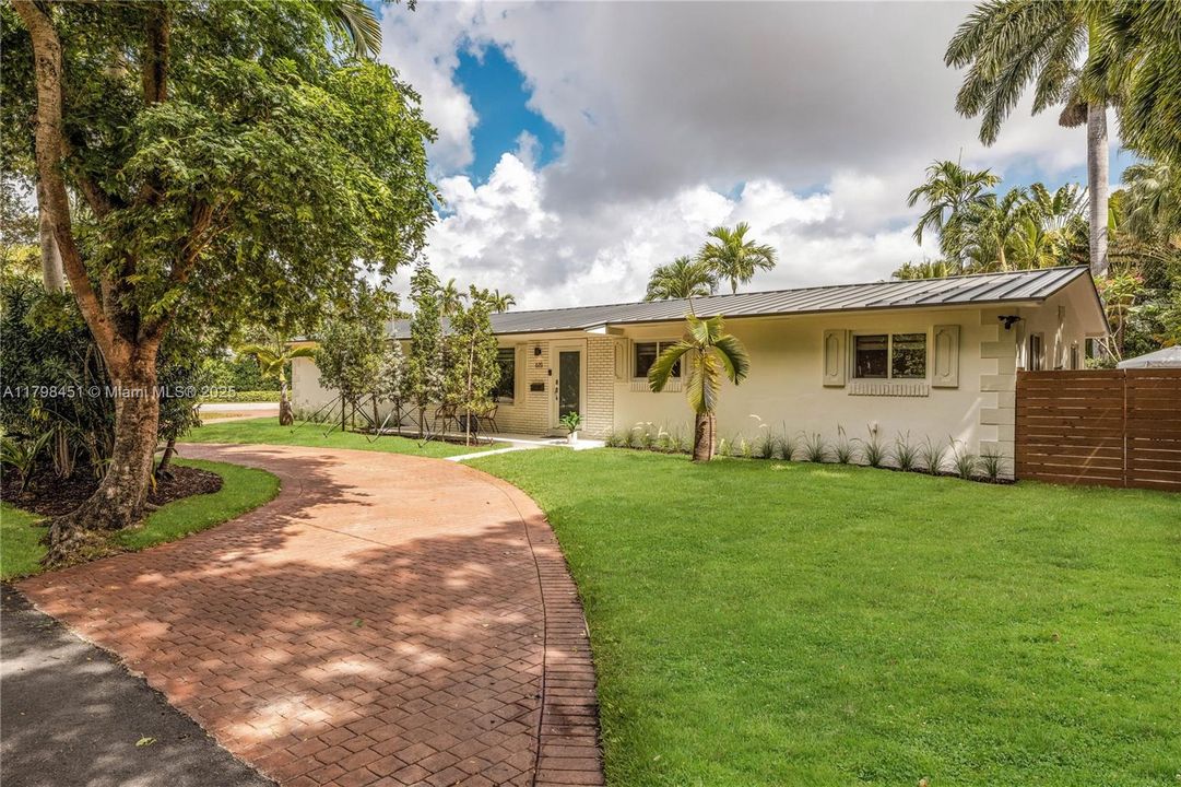 For Sale: $1,075,000 (3 beds, 2 baths, 1804 Square Feet)