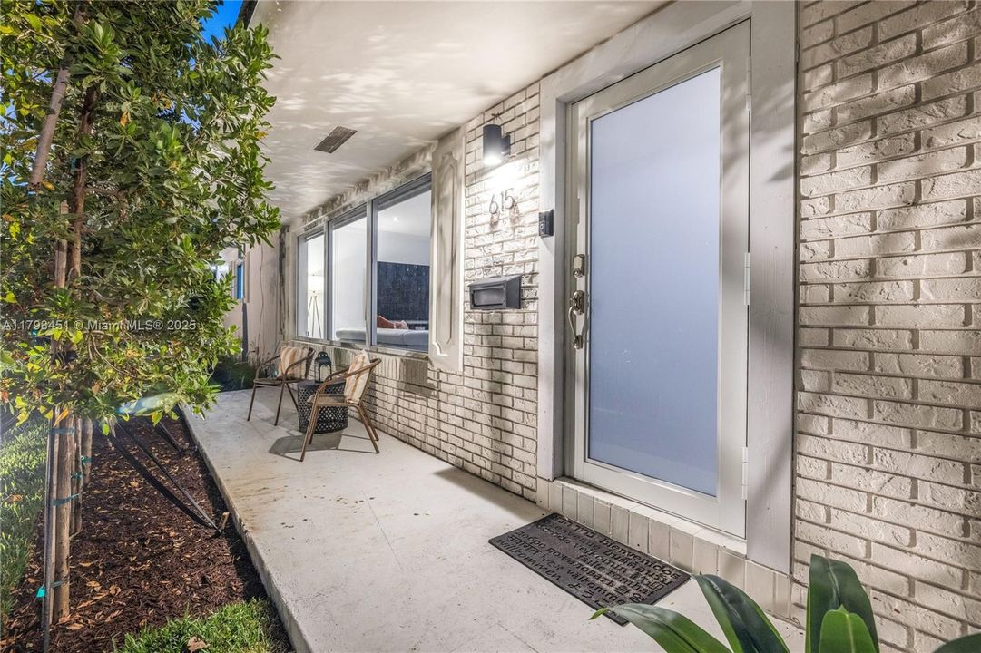 For Sale: $1,075,000 (3 beds, 2 baths, 1804 Square Feet)