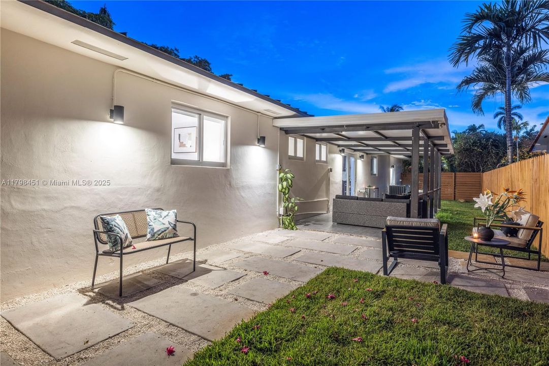 For Sale: $1,075,000 (3 beds, 2 baths, 1804 Square Feet)