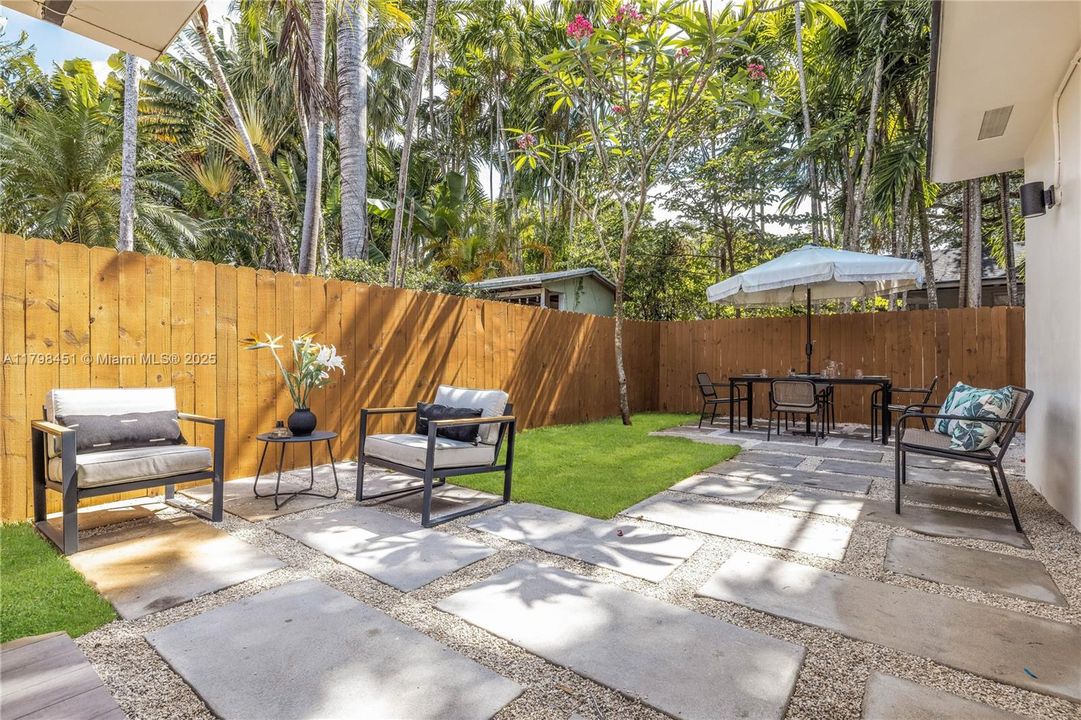 For Sale: $1,075,000 (3 beds, 2 baths, 1804 Square Feet)