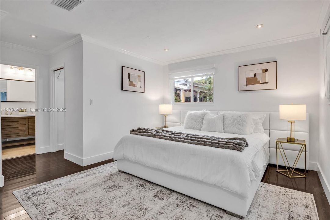 For Sale: $1,075,000 (3 beds, 2 baths, 1804 Square Feet)