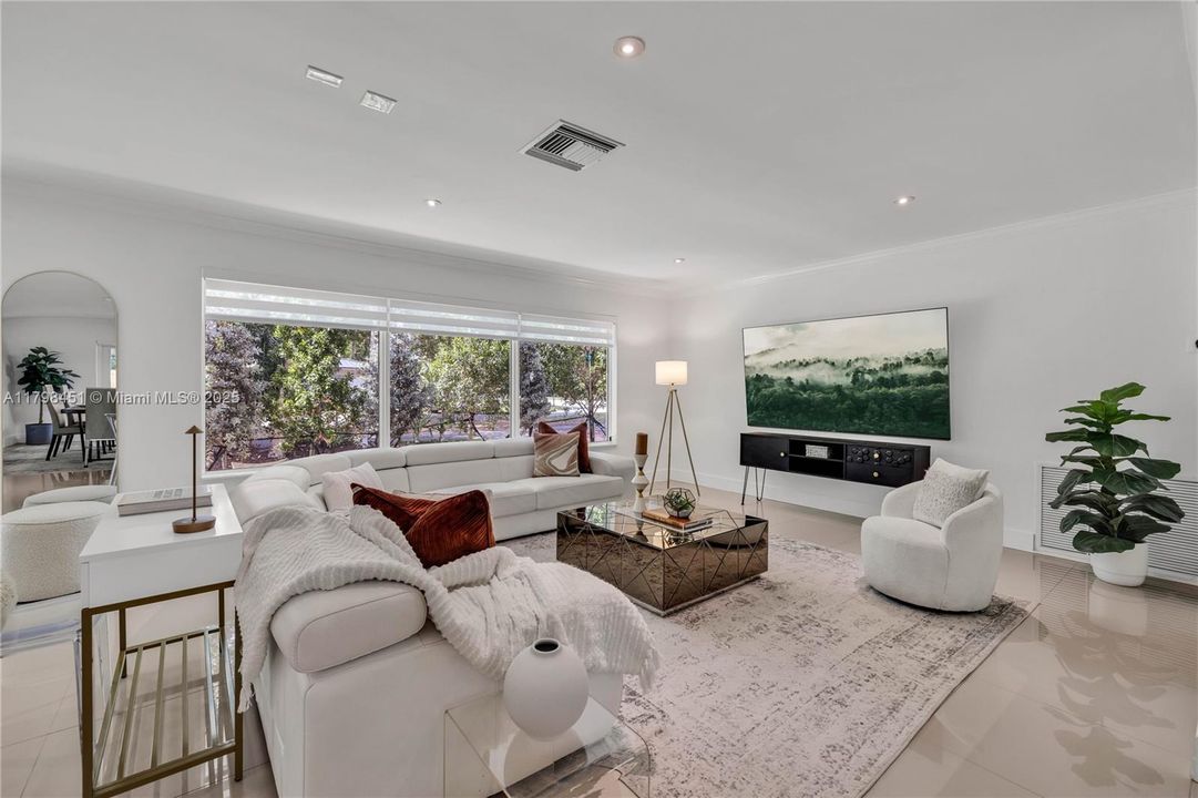 For Sale: $1,075,000 (3 beds, 2 baths, 1804 Square Feet)