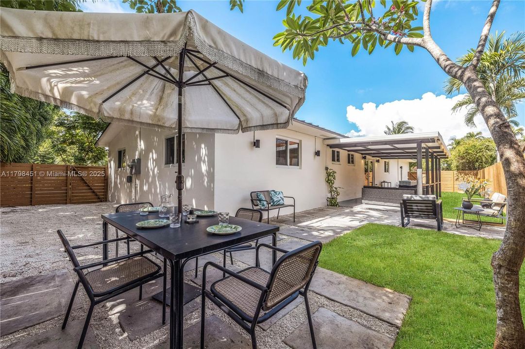 For Sale: $1,075,000 (3 beds, 2 baths, 1804 Square Feet)