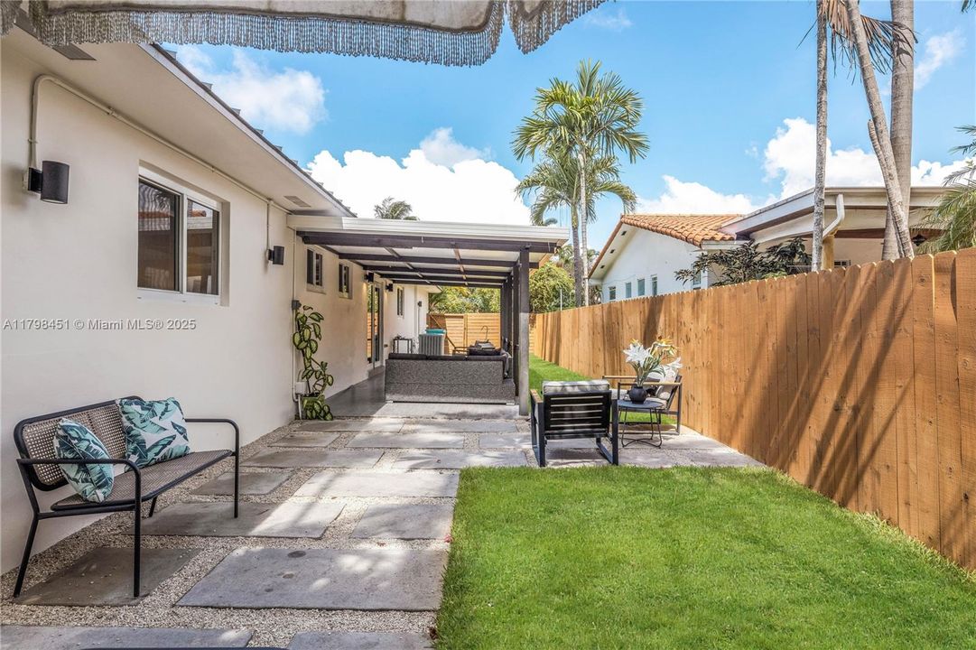 For Sale: $1,075,000 (3 beds, 2 baths, 1804 Square Feet)