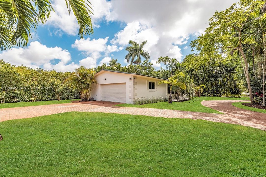 For Sale: $1,075,000 (3 beds, 2 baths, 1804 Square Feet)