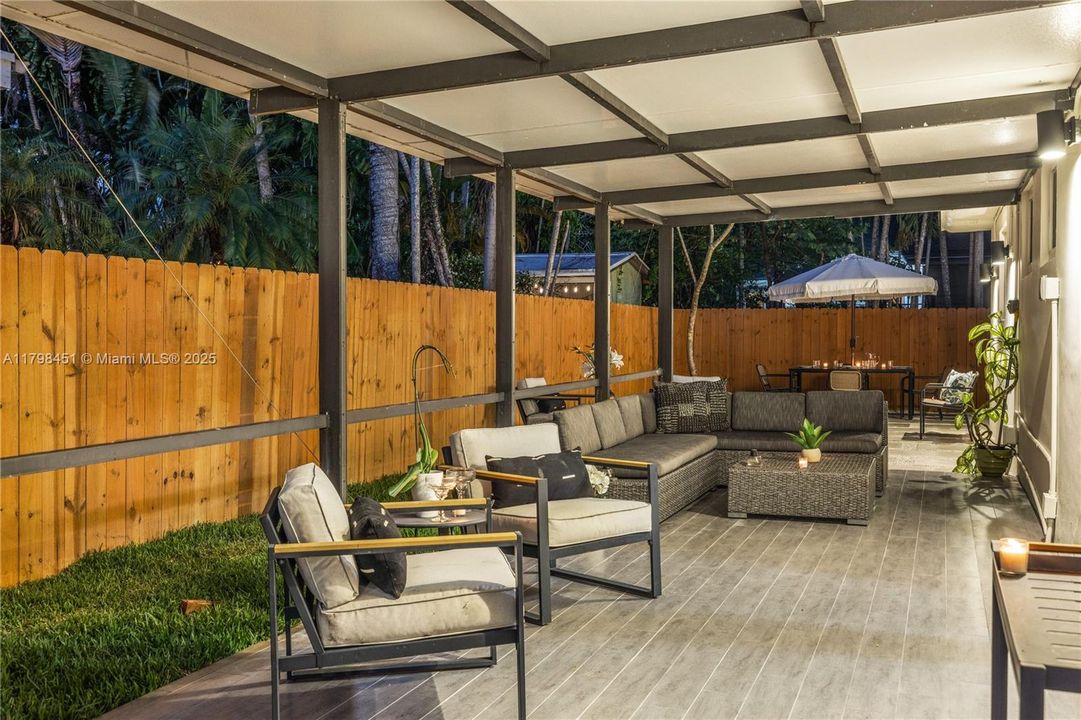 For Sale: $1,075,000 (3 beds, 2 baths, 1804 Square Feet)