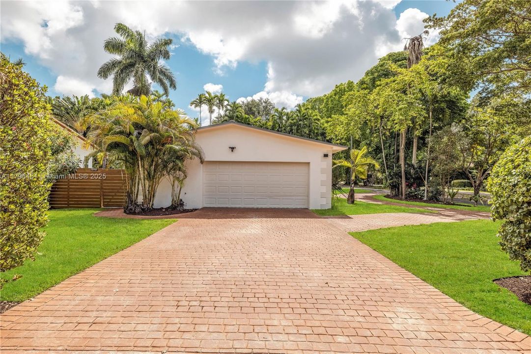 For Sale: $1,075,000 (3 beds, 2 baths, 1804 Square Feet)