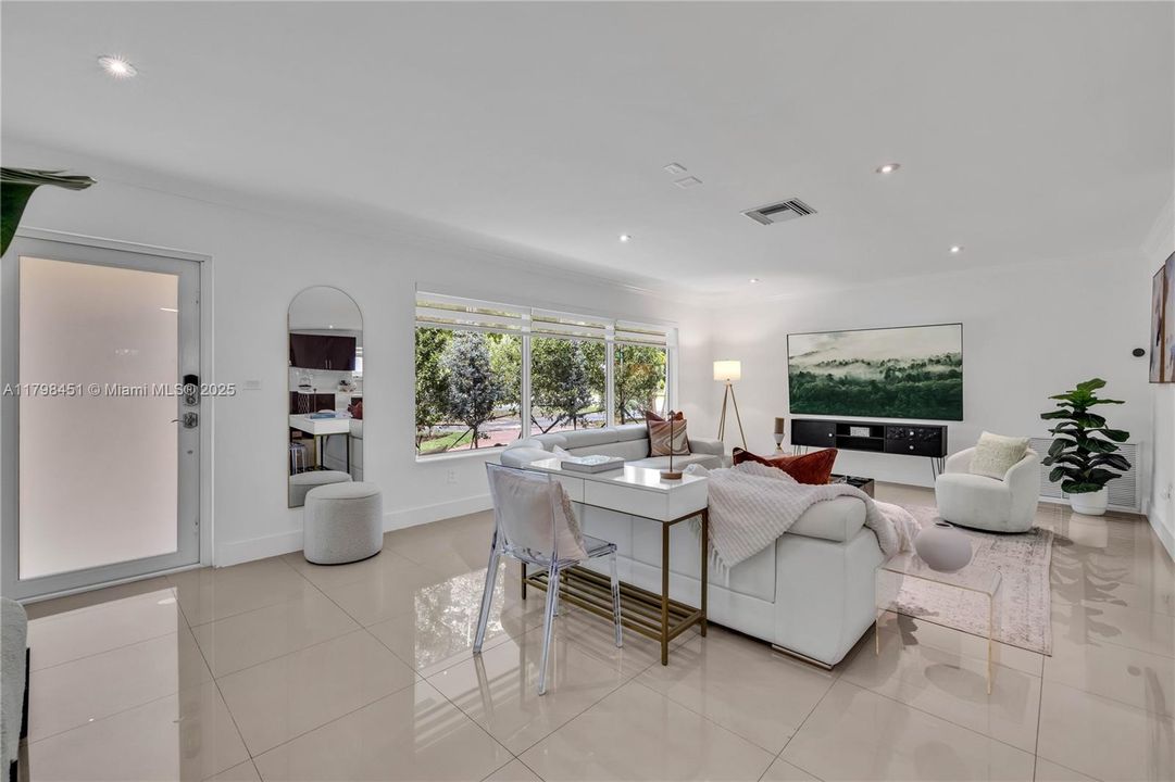 For Sale: $1,075,000 (3 beds, 2 baths, 1804 Square Feet)