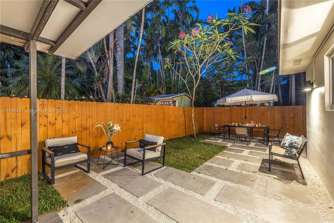 For Sale: $1,075,000 (3 beds, 2 baths, 1804 Square Feet)