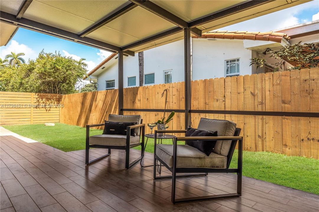 For Sale: $1,075,000 (3 beds, 2 baths, 1804 Square Feet)