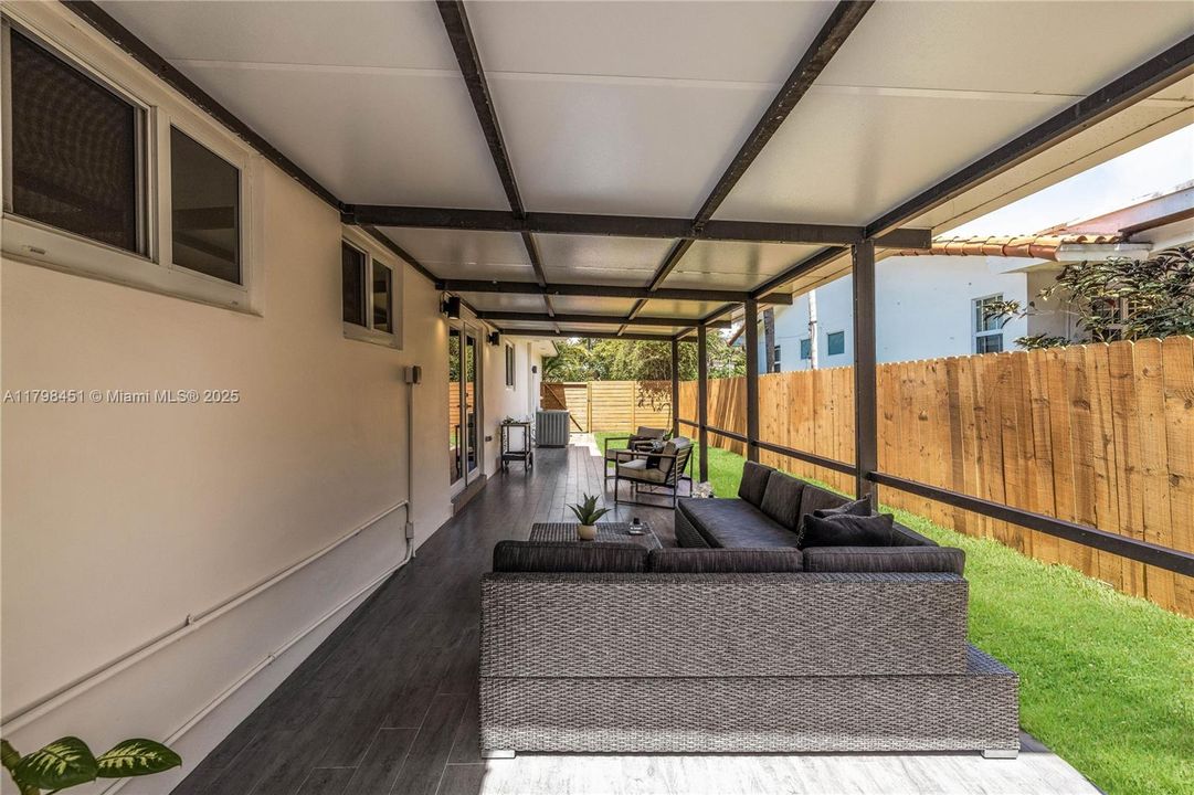 For Sale: $1,075,000 (3 beds, 2 baths, 1804 Square Feet)