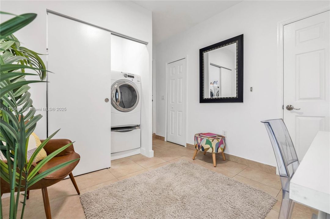 For Sale: $1,075,000 (3 beds, 2 baths, 1804 Square Feet)