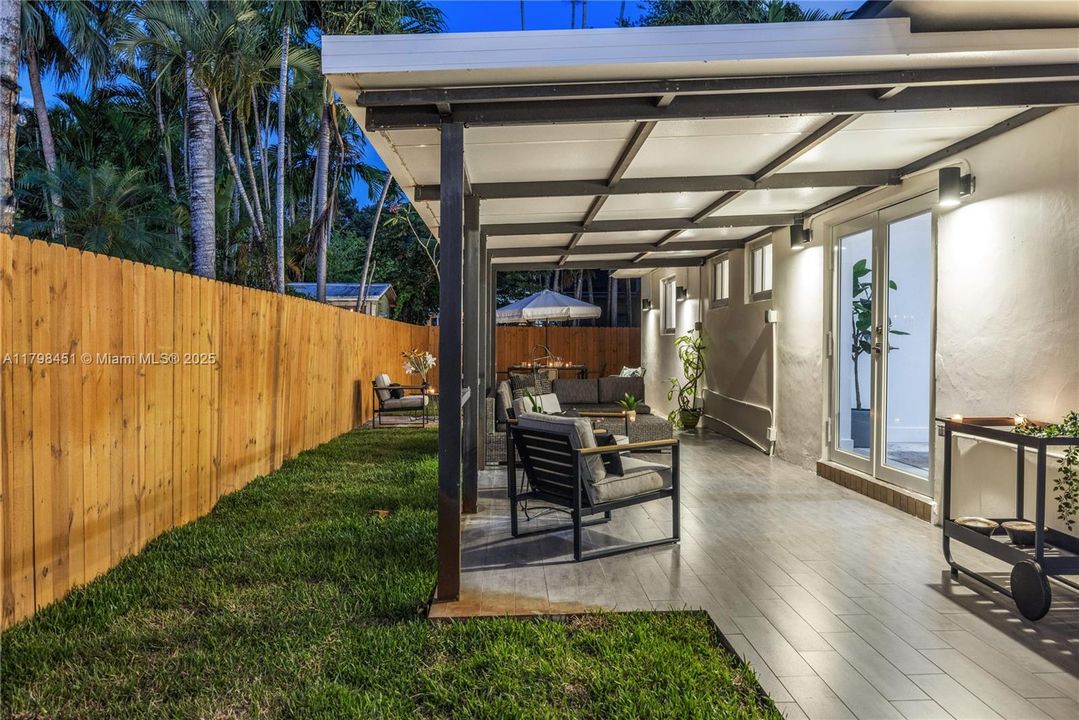 For Sale: $1,075,000 (3 beds, 2 baths, 1804 Square Feet)