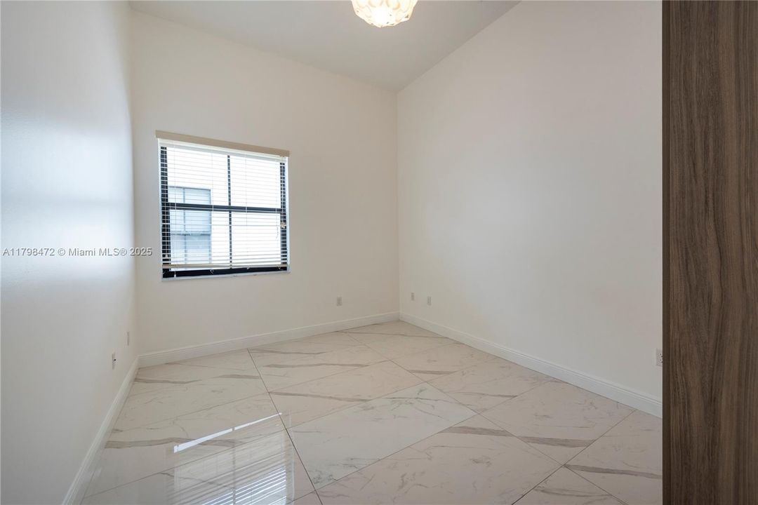 En Venta: $1,200,000 (4 camas, 3 baños, 2320 Pies cuadrados)