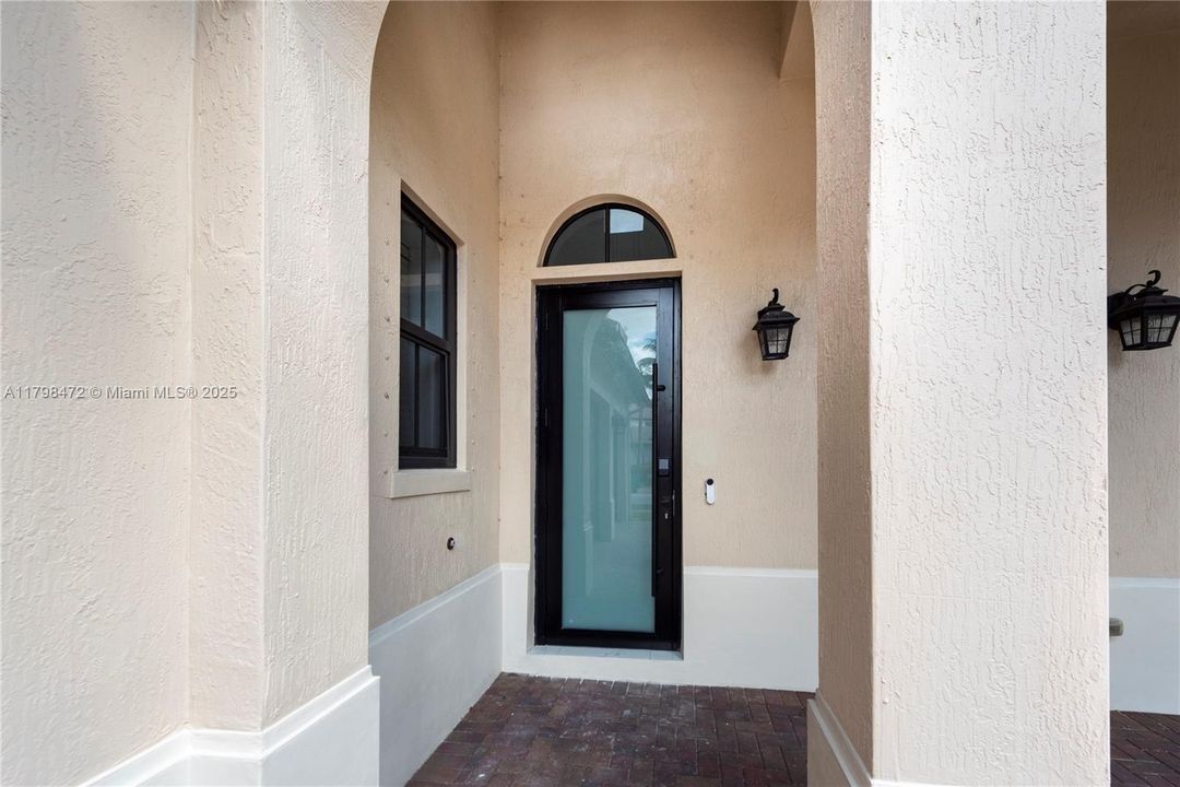 En Venta: $1,200,000 (4 camas, 3 baños, 2320 Pies cuadrados)