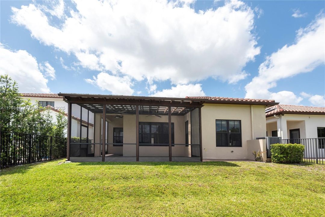 En Venta: $1,200,000 (4 camas, 3 baños, 2320 Pies cuadrados)