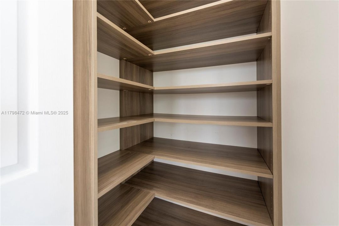 En Venta: $1,200,000 (4 camas, 3 baños, 2320 Pies cuadrados)