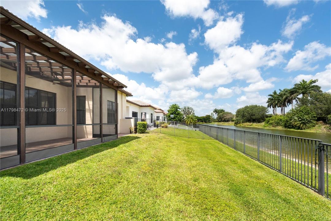 En Venta: $1,200,000 (4 camas, 3 baños, 2320 Pies cuadrados)