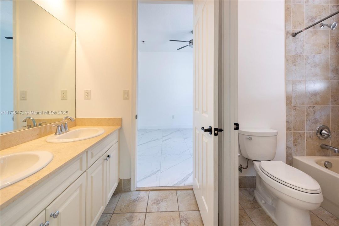 En Venta: $1,200,000 (4 camas, 3 baños, 2320 Pies cuadrados)