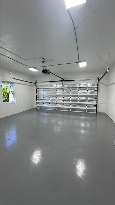 Recently Rented: $5,500 (3 beds, 2 baths, 2054 Square Feet)