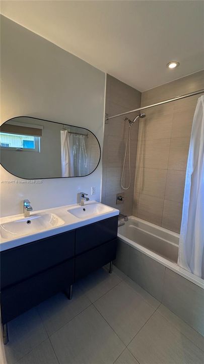 Recently Rented: $5,500 (3 beds, 2 baths, 2054 Square Feet)