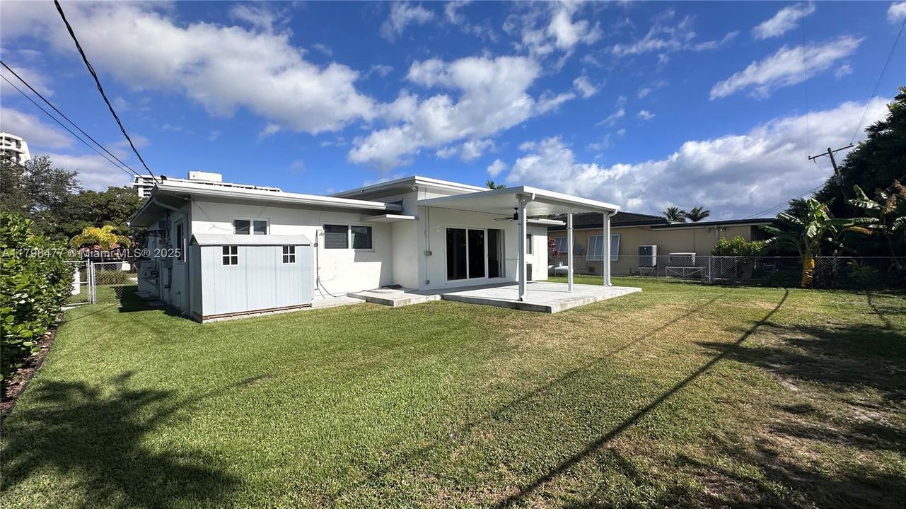 Recently Rented: $5,500 (3 beds, 2 baths, 2054 Square Feet)