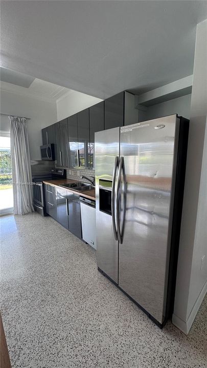 Recently Rented: $5,500 (3 beds, 2 baths, 2054 Square Feet)