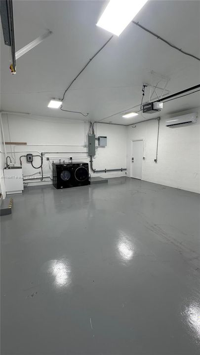 Recently Rented: $5,500 (3 beds, 2 baths, 2054 Square Feet)