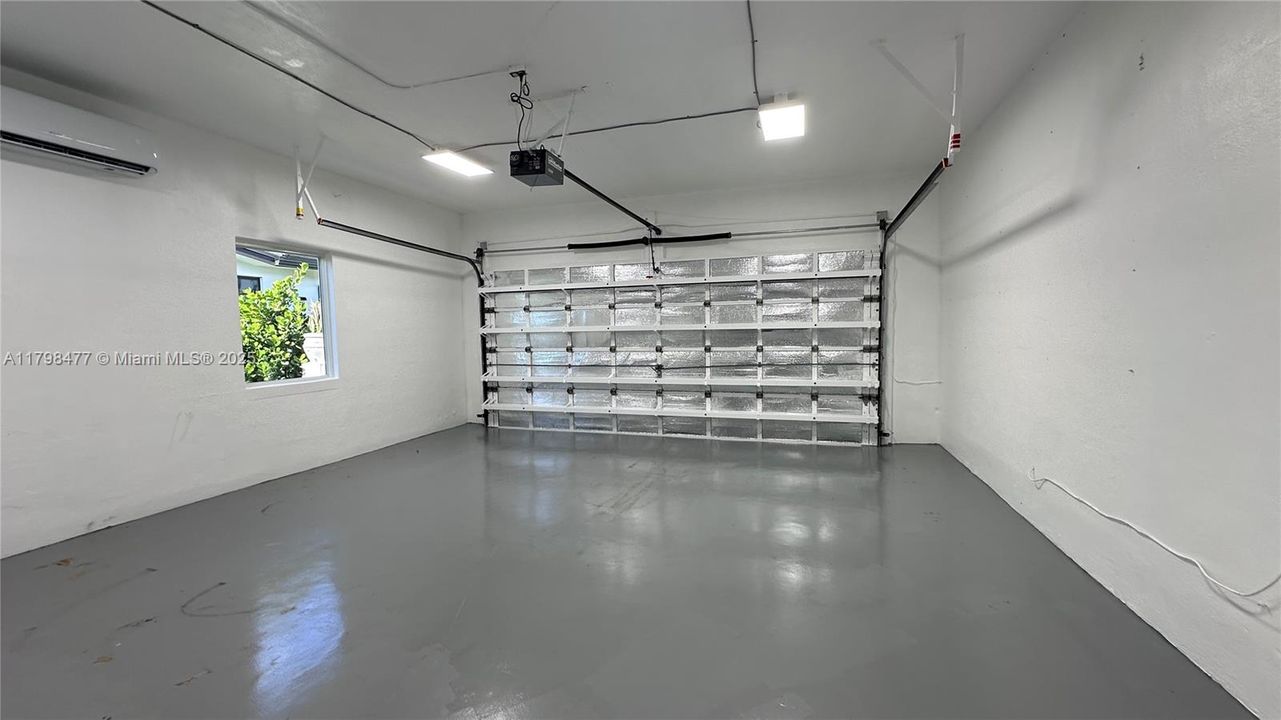 Recently Rented: $5,500 (3 beds, 2 baths, 2054 Square Feet)