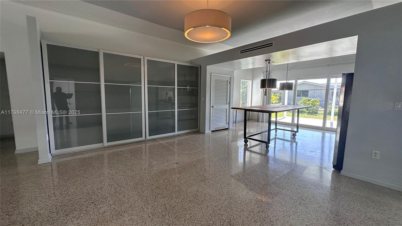 Recently Rented: $5,500 (3 beds, 2 baths, 2054 Square Feet)