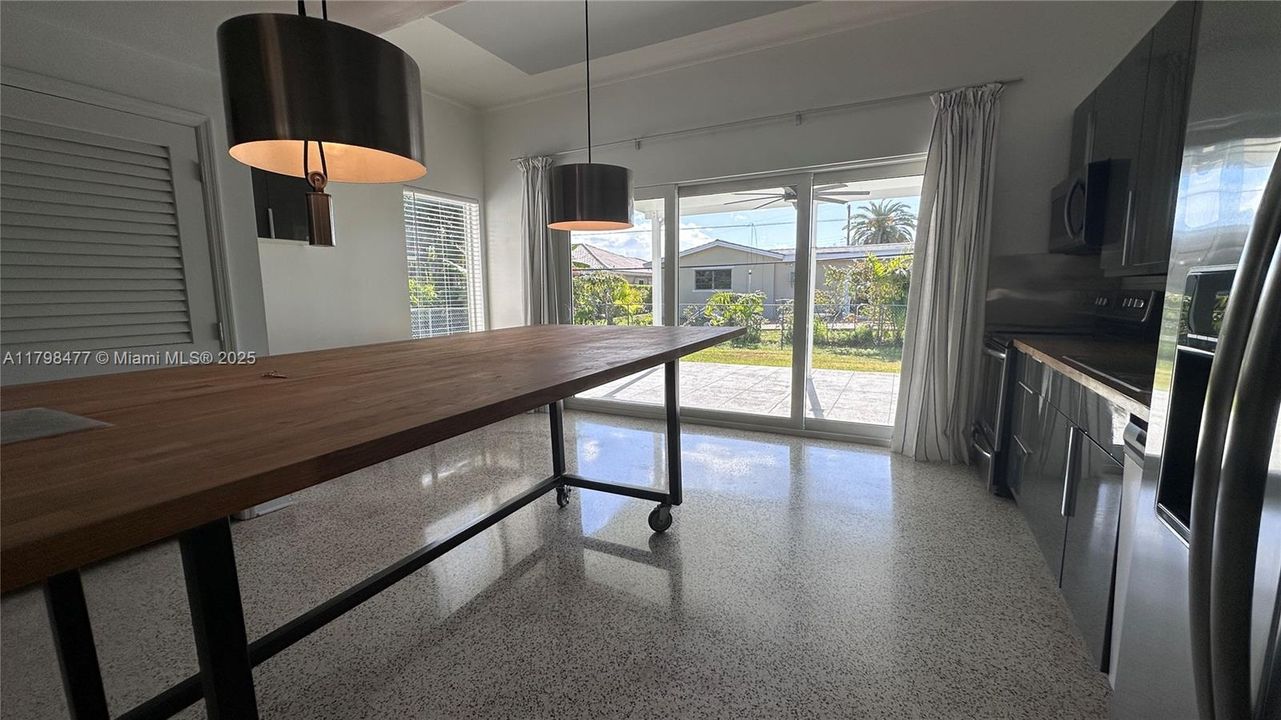 Recently Rented: $5,500 (3 beds, 2 baths, 2054 Square Feet)