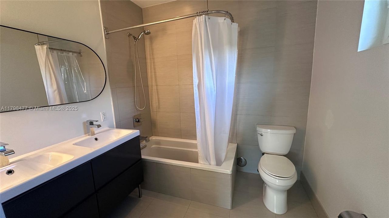 Recently Rented: $5,500 (3 beds, 2 baths, 2054 Square Feet)